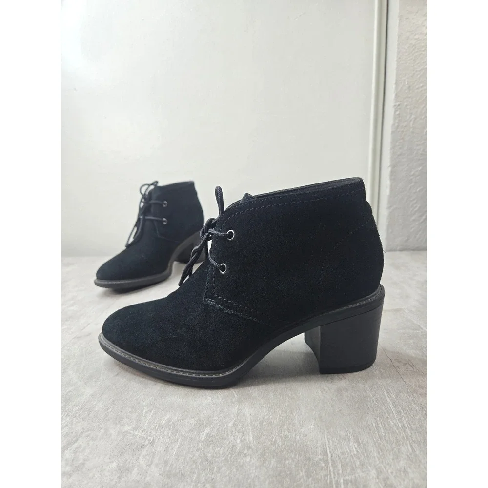 Clarks Ankle Boots Sz 8.5 Black Suede Block Heel Lace Up Comfort Chukka Booties